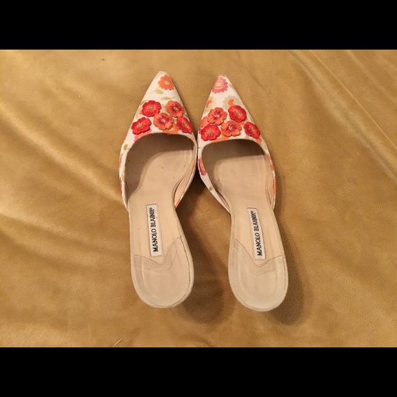 COPY - MANOLO BLAHNIK 39.5 ITALY Floral Mule Kitten Mules - Picture 2 of 11